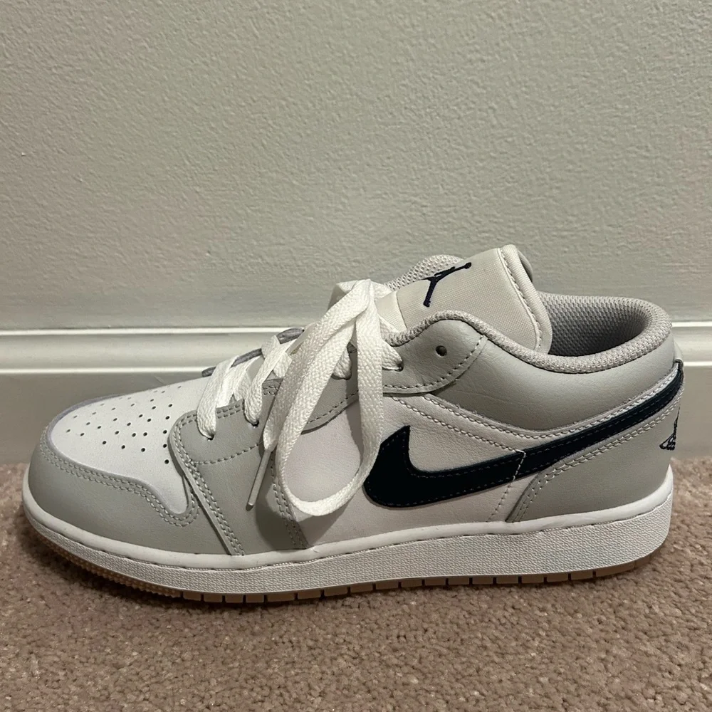 Nike Kids Air Jordan 1 Low White, Gray and Navy Size 6 kids - Picture 2 of 7